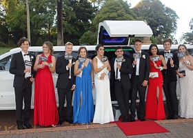grand-cherokee-jeep-limo-hire-perth-school-ball-bellagio-limousines